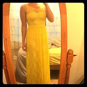 Yellow lace backless maxi dress